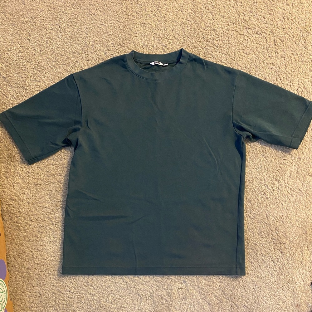 Uniqlo Airism Green Short Sleeve Tee M